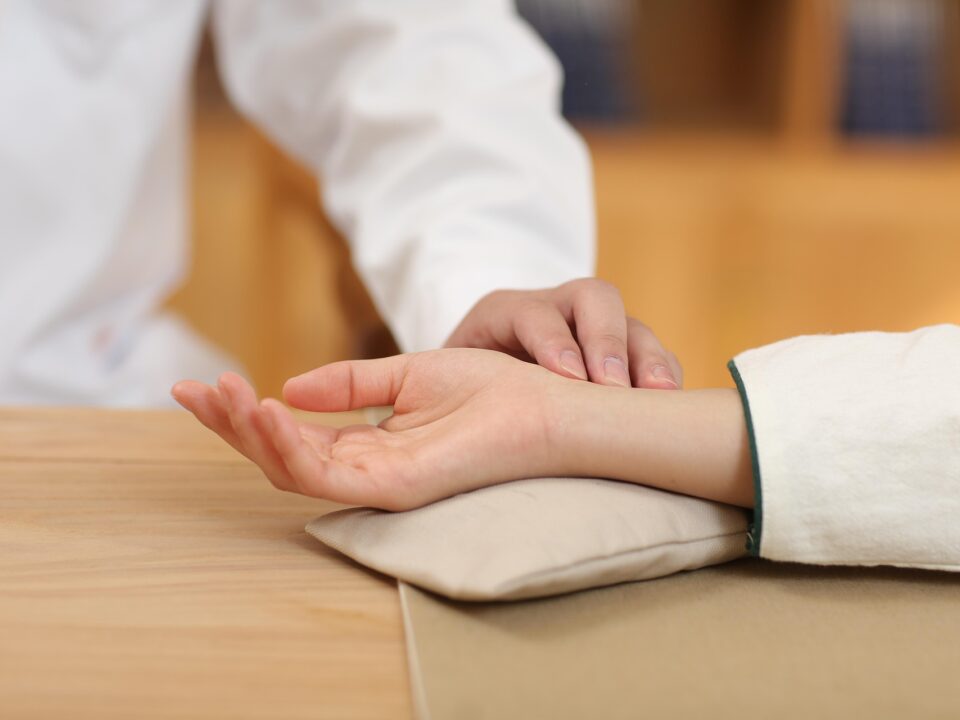 la prise des pouls en médecine chinoise